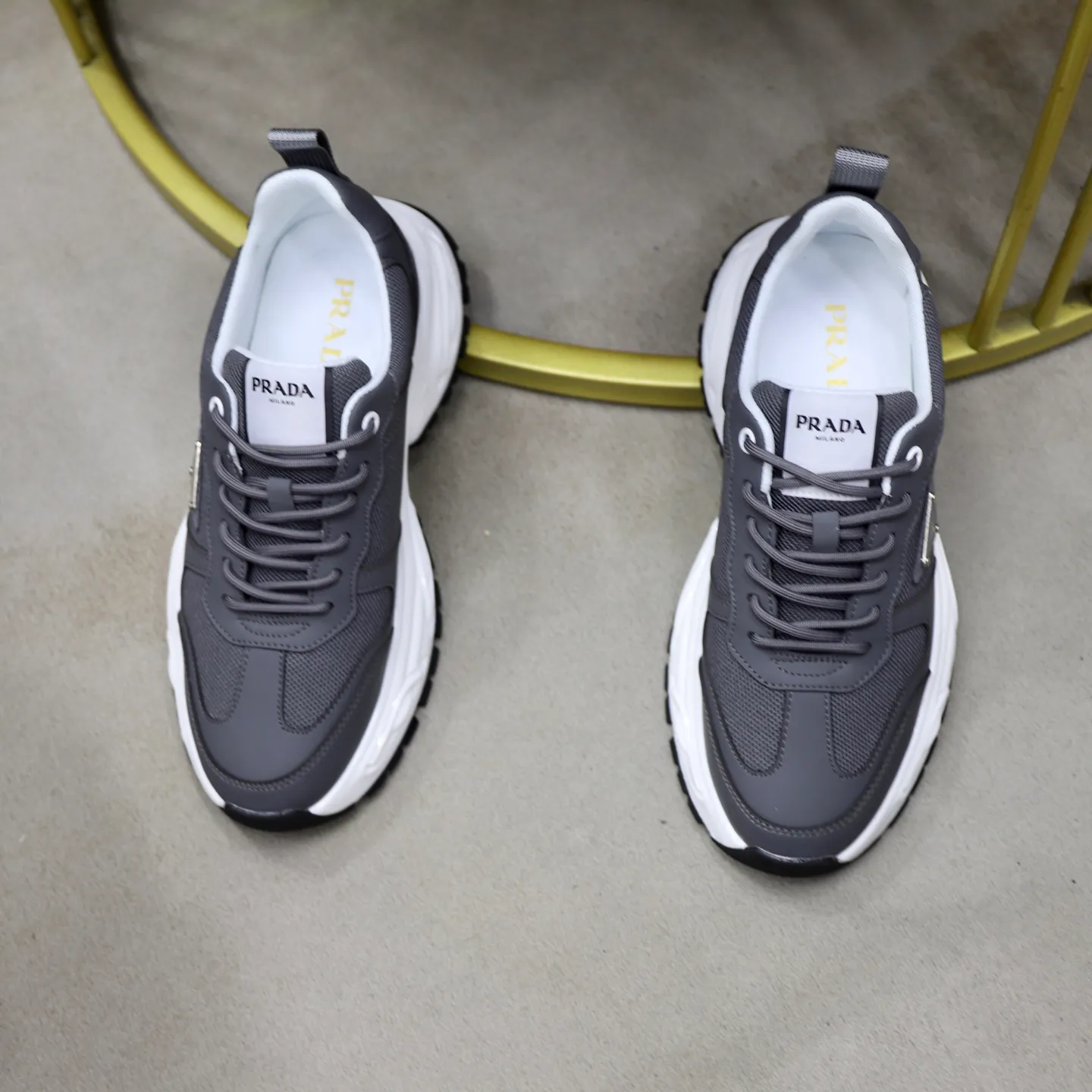 Ex-factory price: 462💰🙅‍♂️🙅‍♂️🙅‍♂️ Brand: PRADA Standard code: 38-44 (45 customized) Grade: Same as the official website Material: Original material splicing Comfortable and breathable lining Lightweight and wear-resistant sports outsole Style category: Men's fashionable casual shoes Running sneakers Distinguished luxury brand elements Top luxury Color: actual picture color